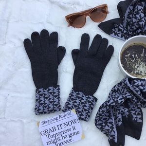 MICHAEL Michael Kors Accessories - NWOT Michael Kors Charcoal Gray Gloves With Logo MICHAEL Michael Kors Accessories - NWOT Michael Kors Charcoal Gray Gloves With Logo